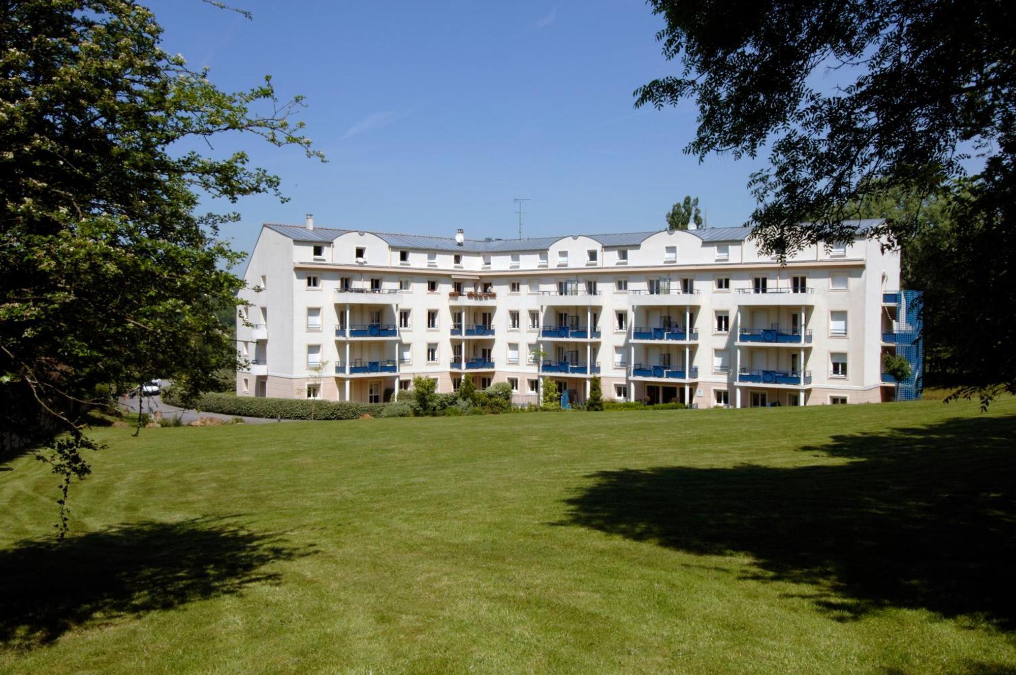 Residence Hotel Les Ducs De Chevreuse Avec Hebergement, Repas & Pdj, Seminaire, Bureau & Parking Εξωτερικό φωτογραφία