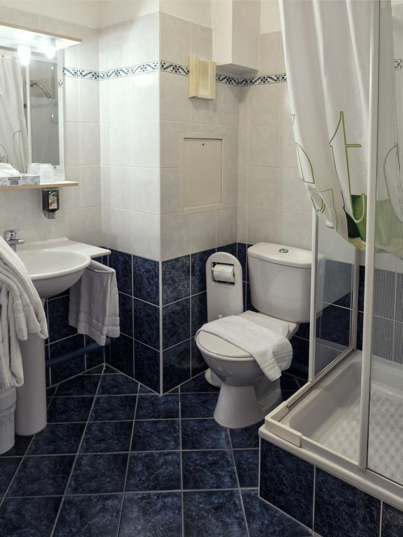 Residence Hotel Les Ducs De Chevreuse Avec Hebergement, Repas & Pdj, Seminaire, Bureau & Parking Εξωτερικό φωτογραφία