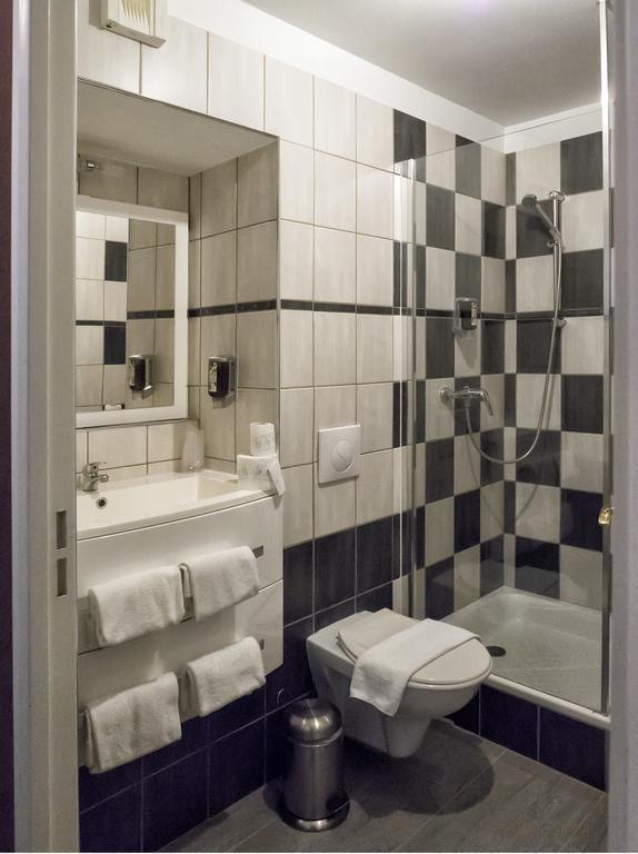 Residence Hotel Les Ducs De Chevreuse Avec Hebergement, Repas & Pdj, Seminaire, Bureau & Parking Εξωτερικό φωτογραφία